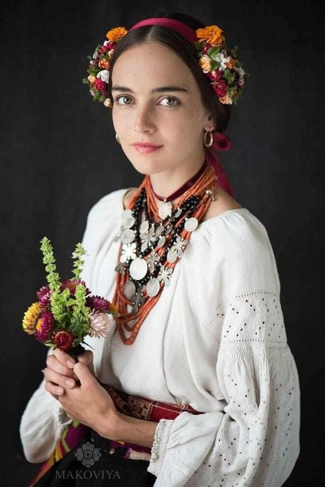 Возможно, это изображение (1 человек и цветок)