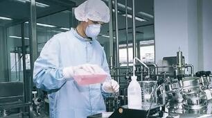 Виробництво продукції хімічної промисловості України та світу