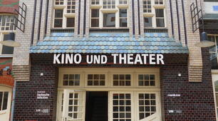 Die Kontrollarbeit (Kino und Theater)