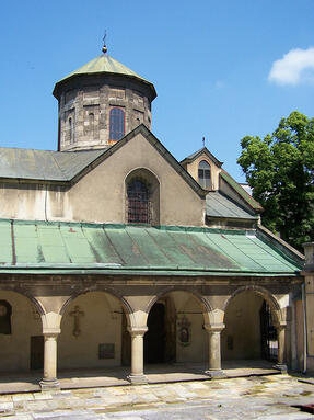 03001lxu-d077-287x383.jpg