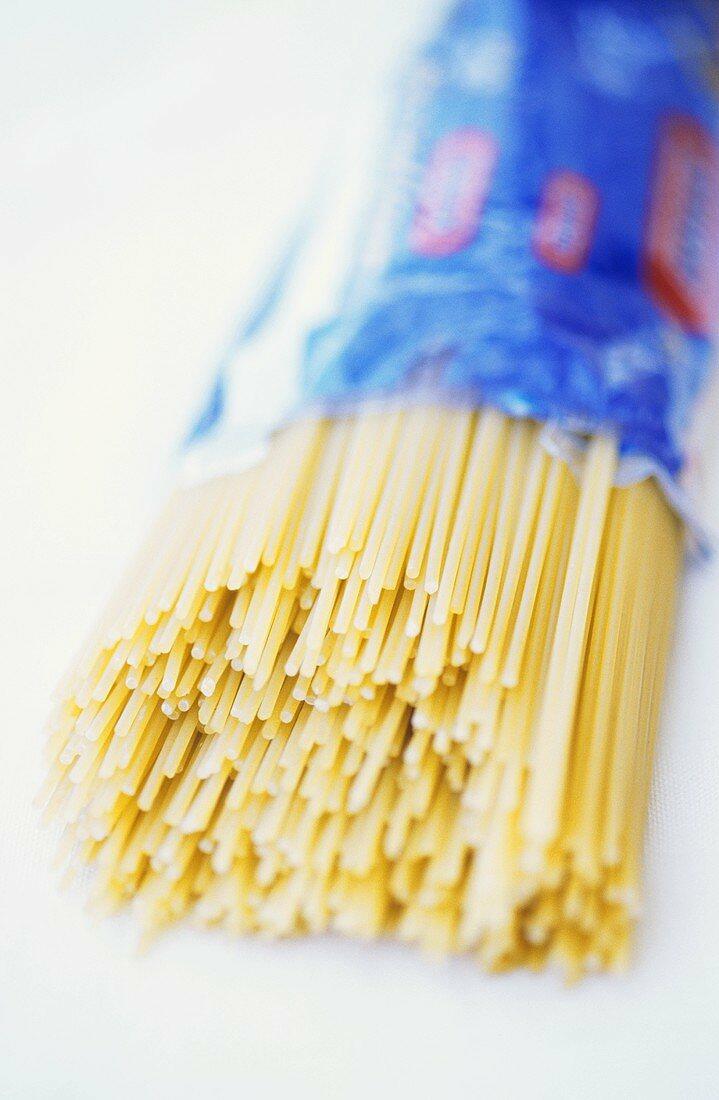 A packet of spaghetti, open – License Images – 851763 ❘ StockFood