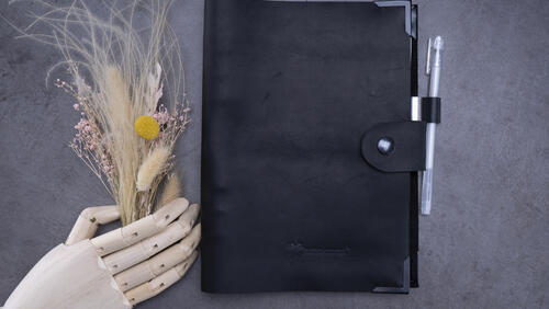 Зображення товару: Унікальний вінтажний чорний блокнот з натуральної шкіри Crazy Horse з ефектом старіння.