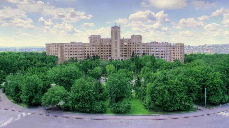 03005kyz-0317-940x529.jpg