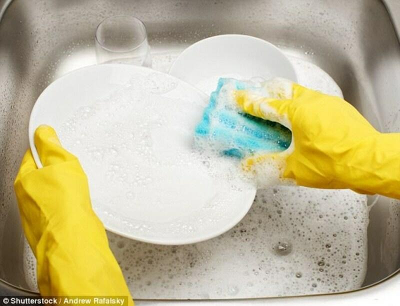 В чем разница между "washing" и "washing up" ? | HiNative