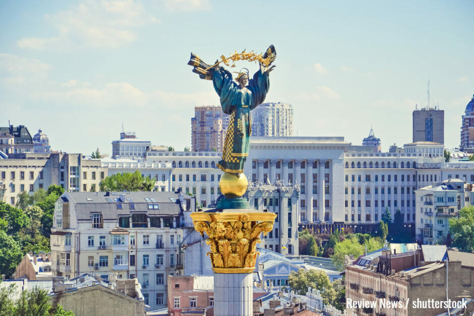 Київ до монументу Незалежності і Париж до Ейфелевої вежі: як виглядали міста без своїх візитівок