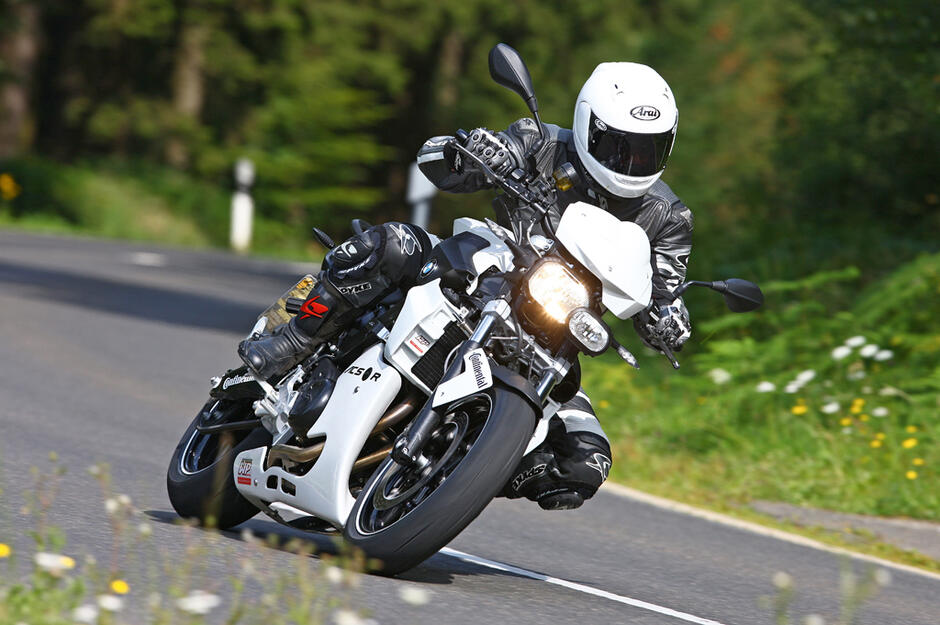 0300bmv0-4bf7-940x625.jpg