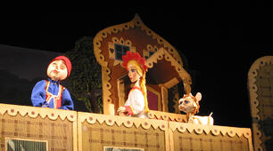 Урок "Різновиди театру ляльок. СМ: фрагмент вистави «Троє поросят і сірий вовк». ХТД: «Шкільна пісня» Н. Май - закріплення". За пілручником Л. Кондратова