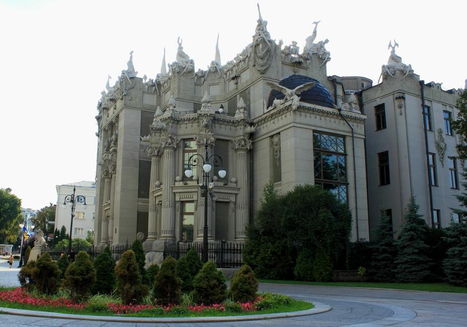 House with Chimeras – the most mysterious building in Kyiv · Ukraine travel blog