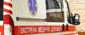 У Сянках автомобіль швидкої застряг у снігу та не зміг дібратися до хворого - фото