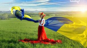 Наша рідна Україна, мов веснянка солов'їна