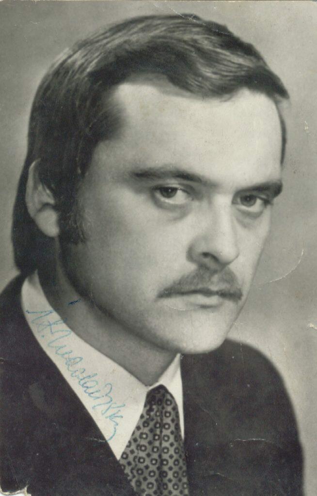 Описание: http://www.ukrkovcheg.org.ua/wp-content/uploads/2011/06/Mykolaychyk11-654x1024.jpg