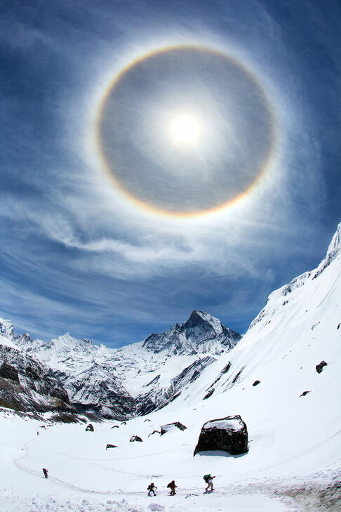 800px-Halo_in_the_Himalayas.jpg