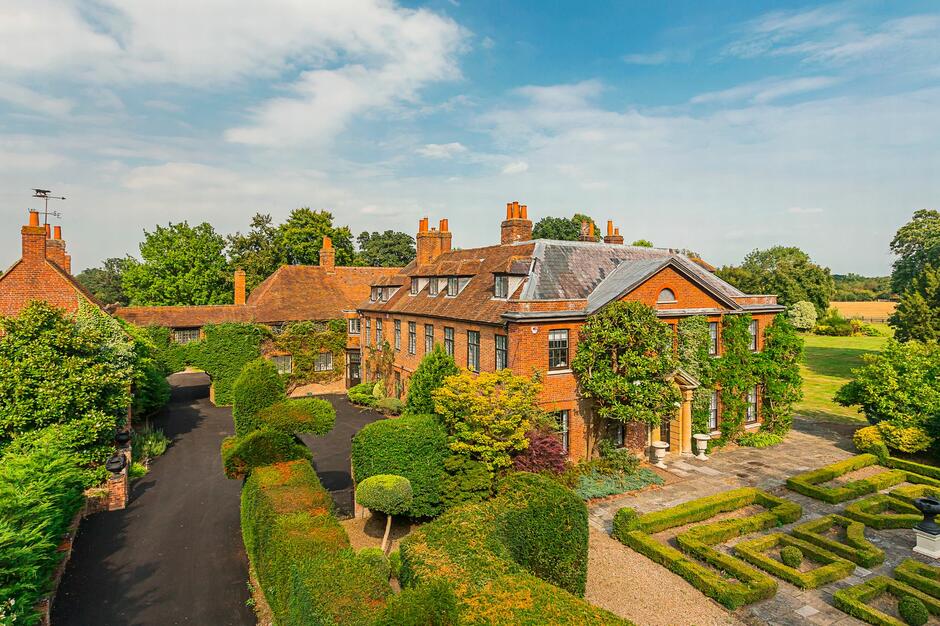 The Berkshire property built by Queen Elizabeth I's usher - Berkshire Live