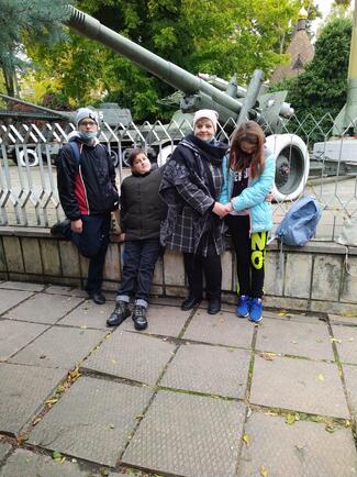 0300x1uk-8de9-325x434.jpg