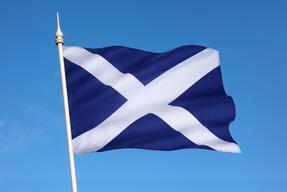 flag-of-scotland-also-known-as-st-andrews-cross-or-TQUFX86-min - LexInform: Правові та юридичні новини, юридична практика, коментарі