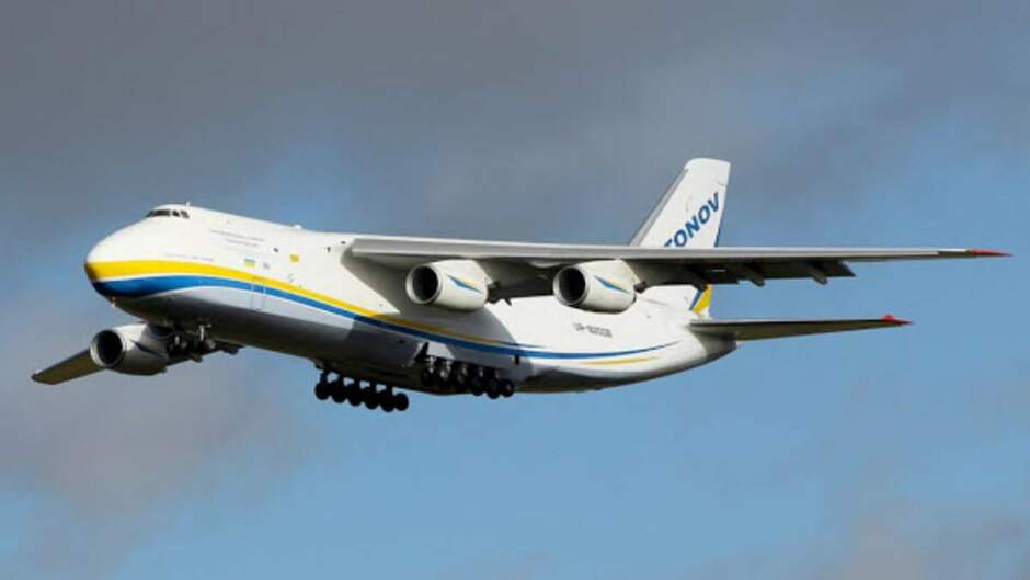 АН-124 Руслан злітає із засніженого аеродрому: потужне відео