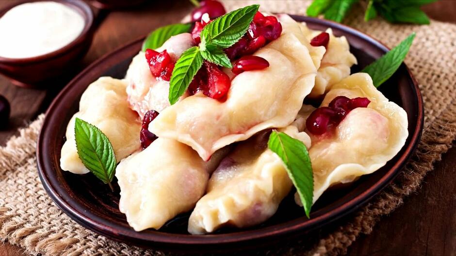 ABC of Ukraine: varenyky (dumplings) - YouTube