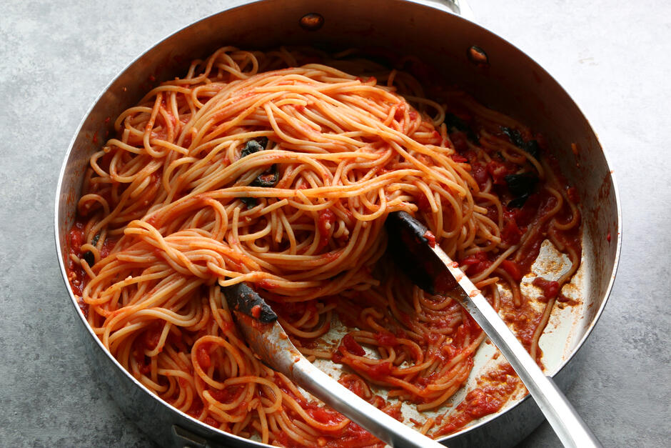 Best Spaghetti Ever • Easy, Delicious Homemade Sauce • Hip Foodie Mom