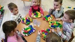 Конспект заняття Lego-конструювання « Будинок для собачки »