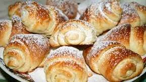 Булочки из дрожжевого теста в духовке – 10 простых и вкусных рецептов